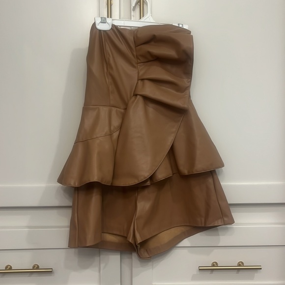 Women’s tan romper S - Picture 3 of 4